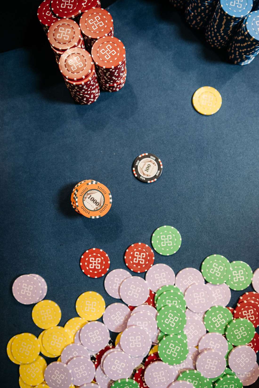 Chip kasino sebagai ilustrasi rebate